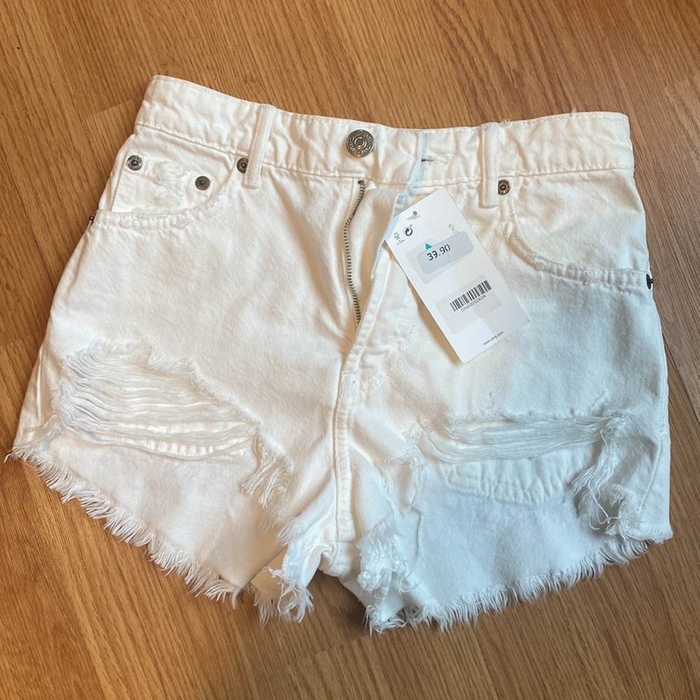 Zara high waisted white shorts - Picture 2 of 2